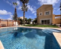 Herverkoop - Villa -
La Zenia - Costa Blanca