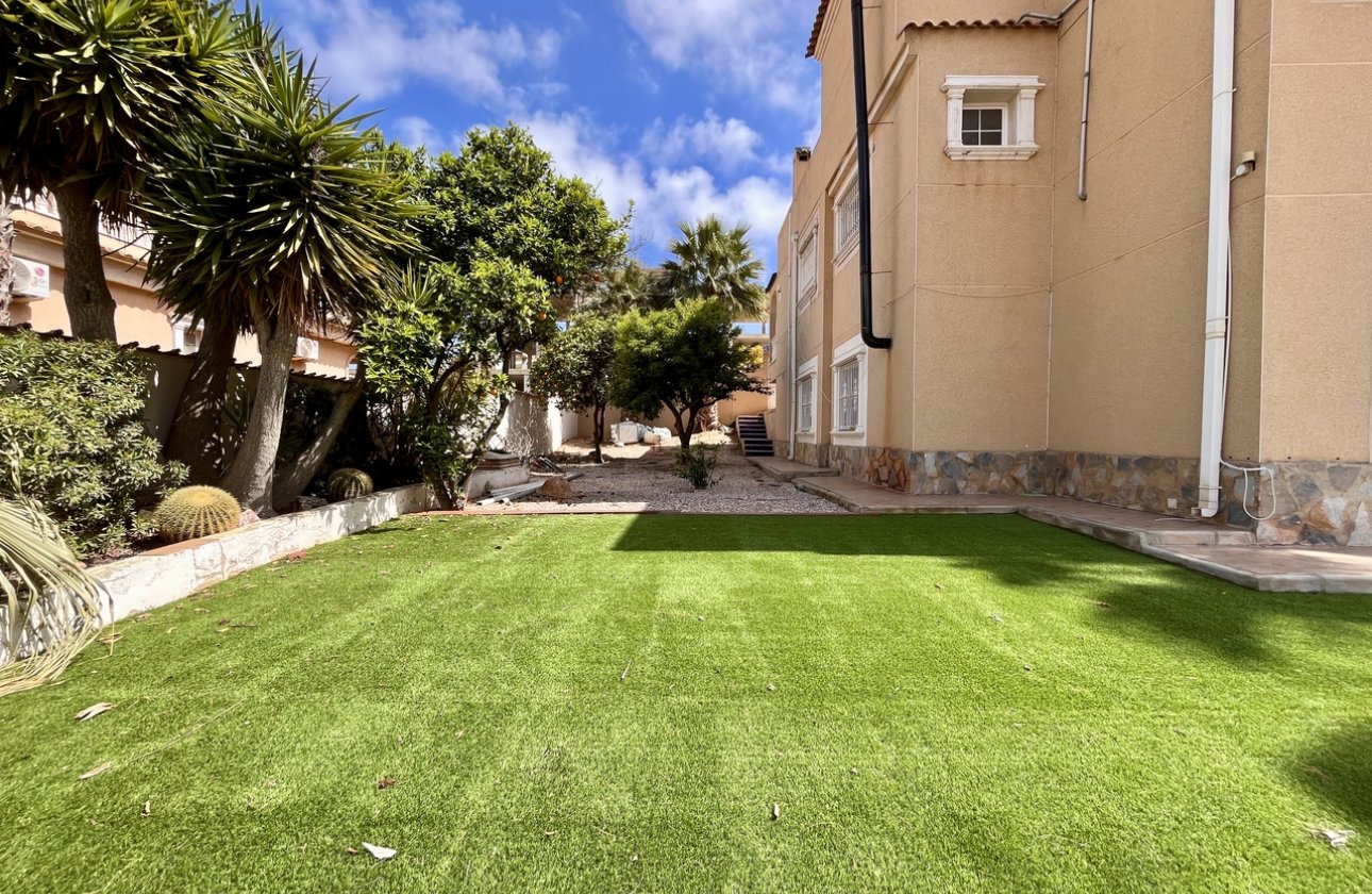 Herverkoop - Villa -
La Zenia - Costa Blanca