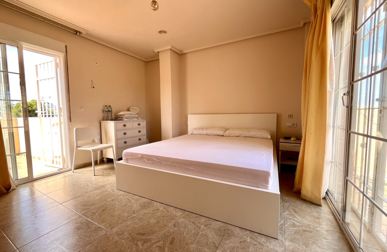 Herverkoop - Villa -
La Zenia - Costa Blanca