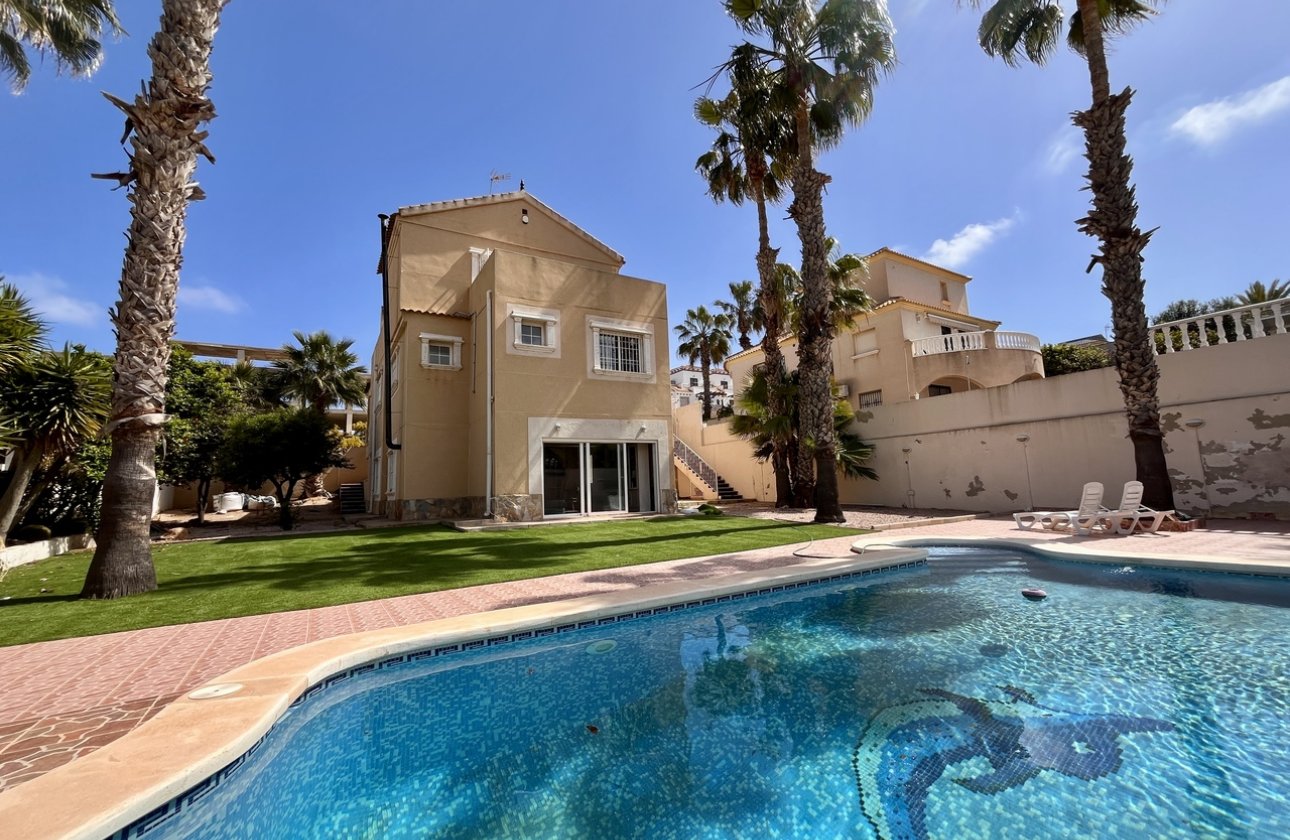 Herverkoop - Villa -
La Zenia - Costa Blanca