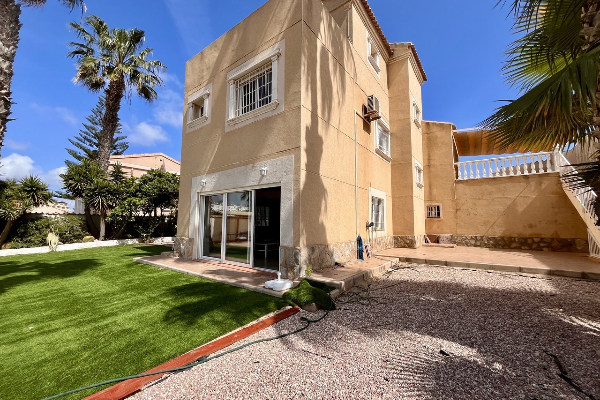 Herverkoop - Villa -
La Zenia - Costa Blanca