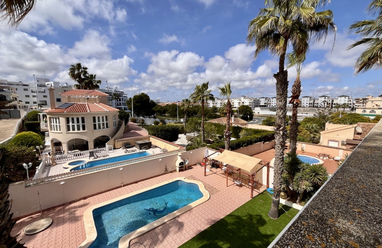 Herverkoop - Villa -
La Zenia - Costa Blanca