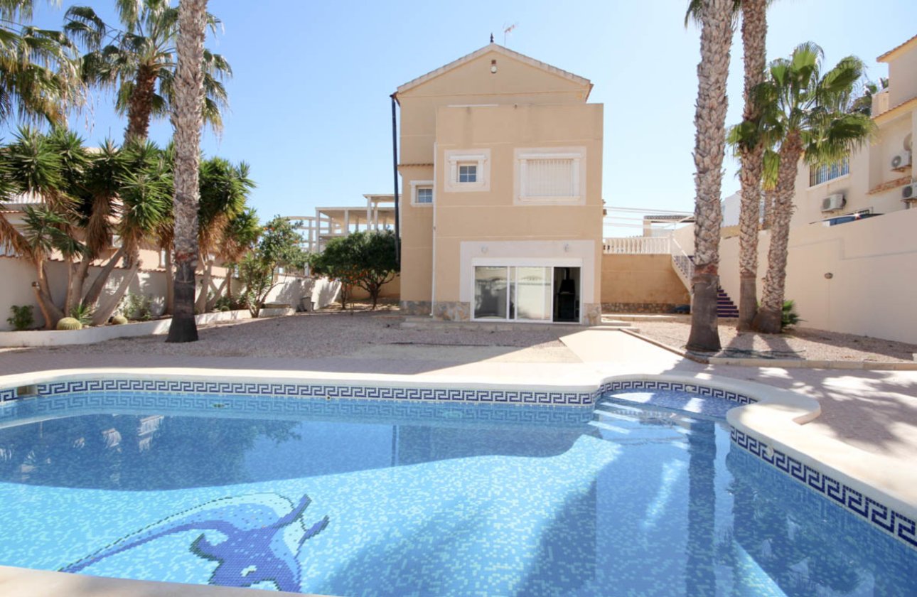 Herverkoop - Villa -
La Zenia - Costa Blanca