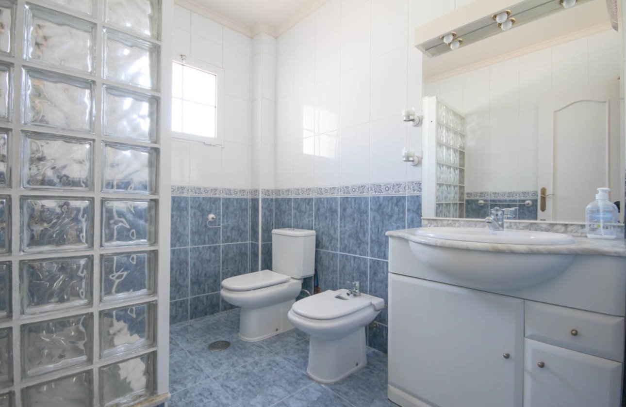 Herverkoop - Villa -
La Zenia - Costa Blanca