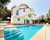 Herverkoop - Villa -
La Zenia - Costa Blanca