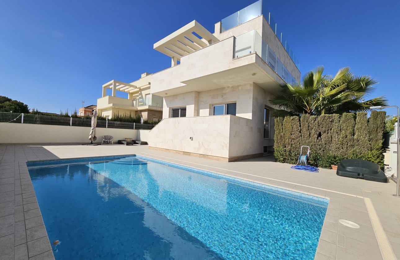 Herverkoop - Villa -
La Zenia - Costa Blanca