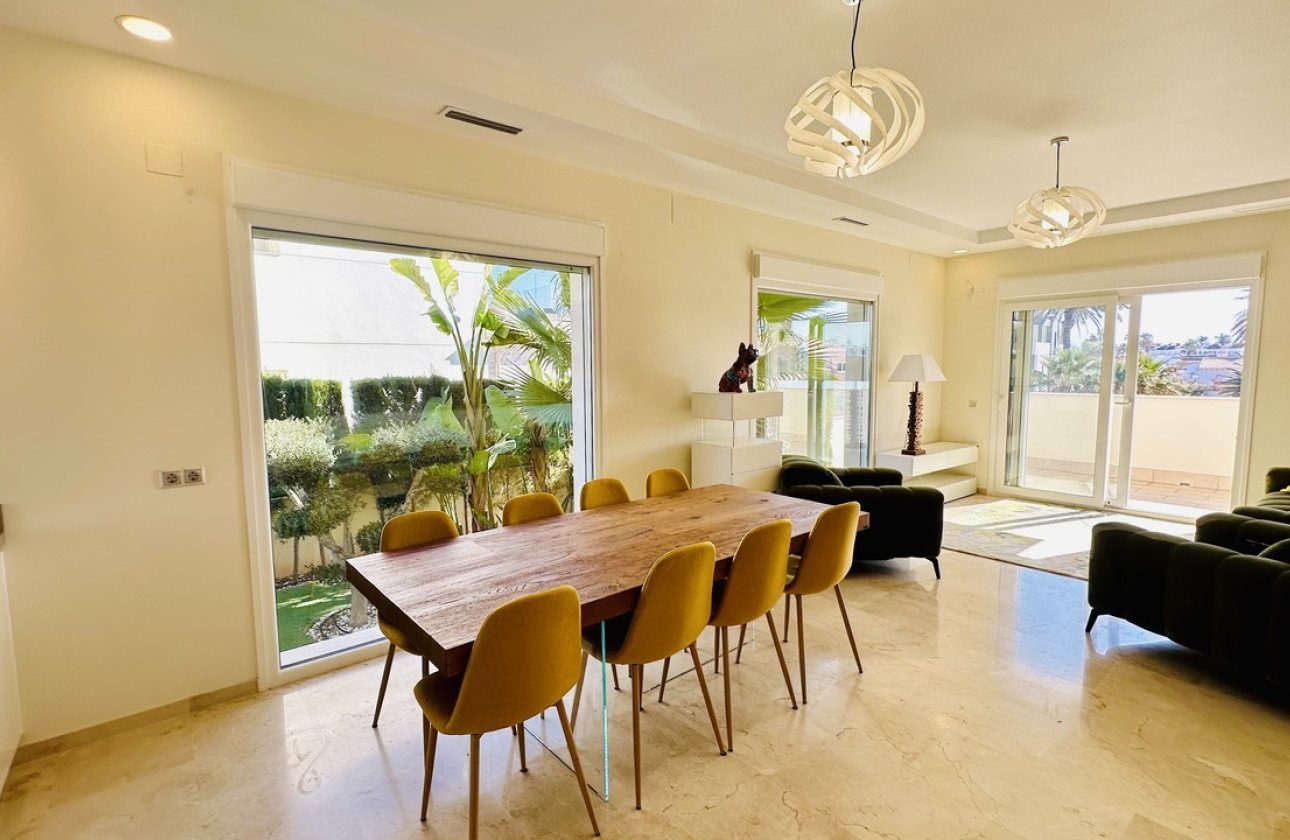 Herverkoop - Villa -
La Zenia - Costa Blanca