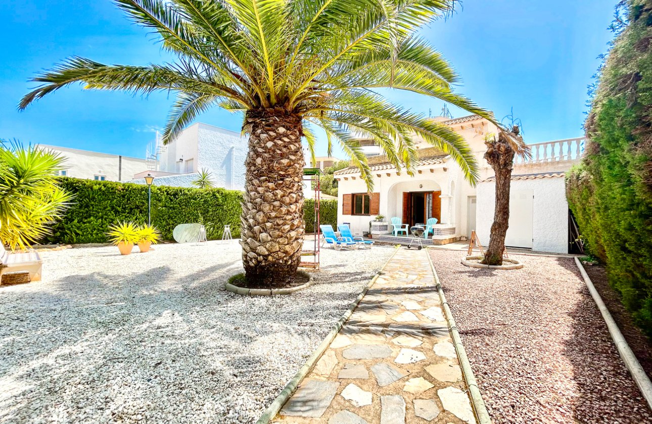 Herverkoop - Villa -
La Zenia - Costa Blanca
