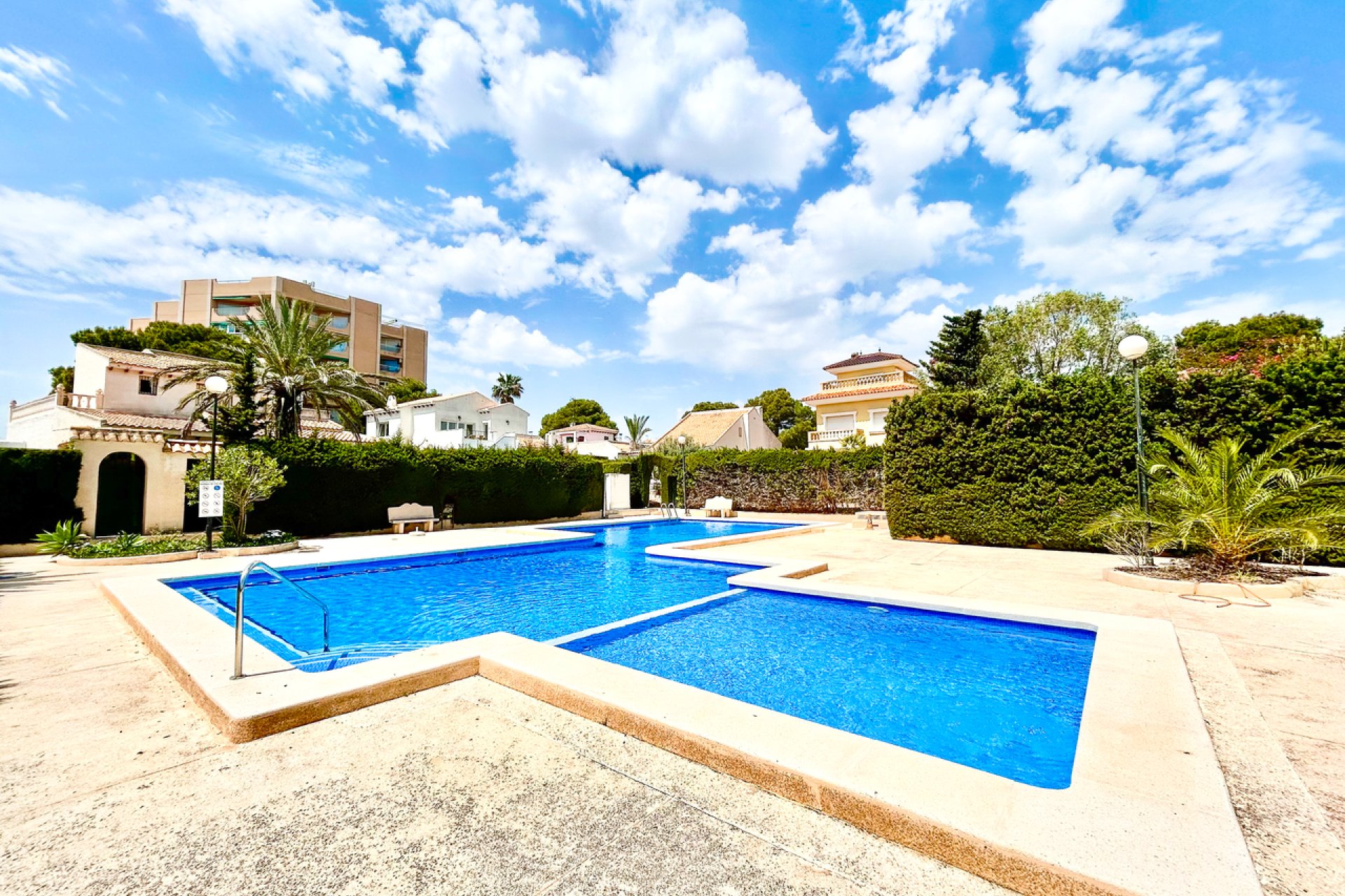 Herverkoop - Villa -
La Zenia - Costa Blanca
