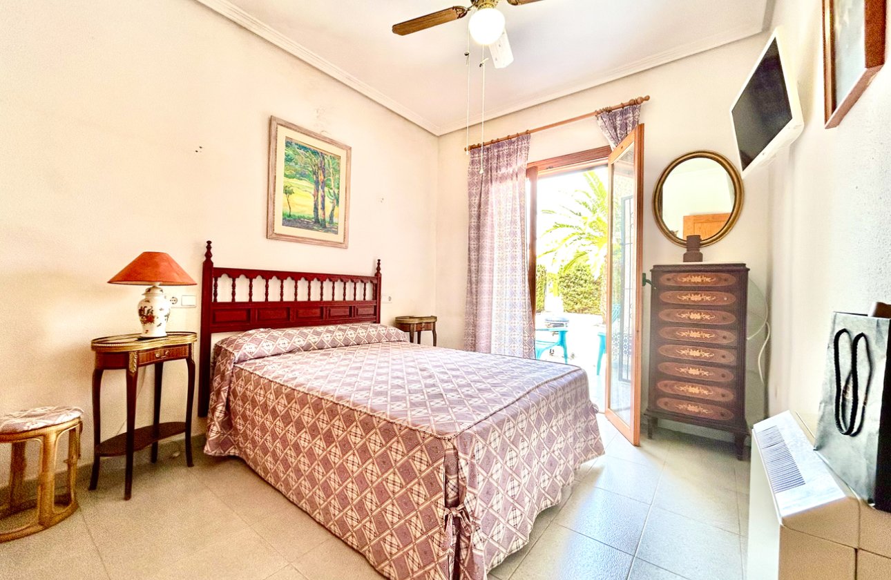 Herverkoop - Villa -
La Zenia - Costa Blanca