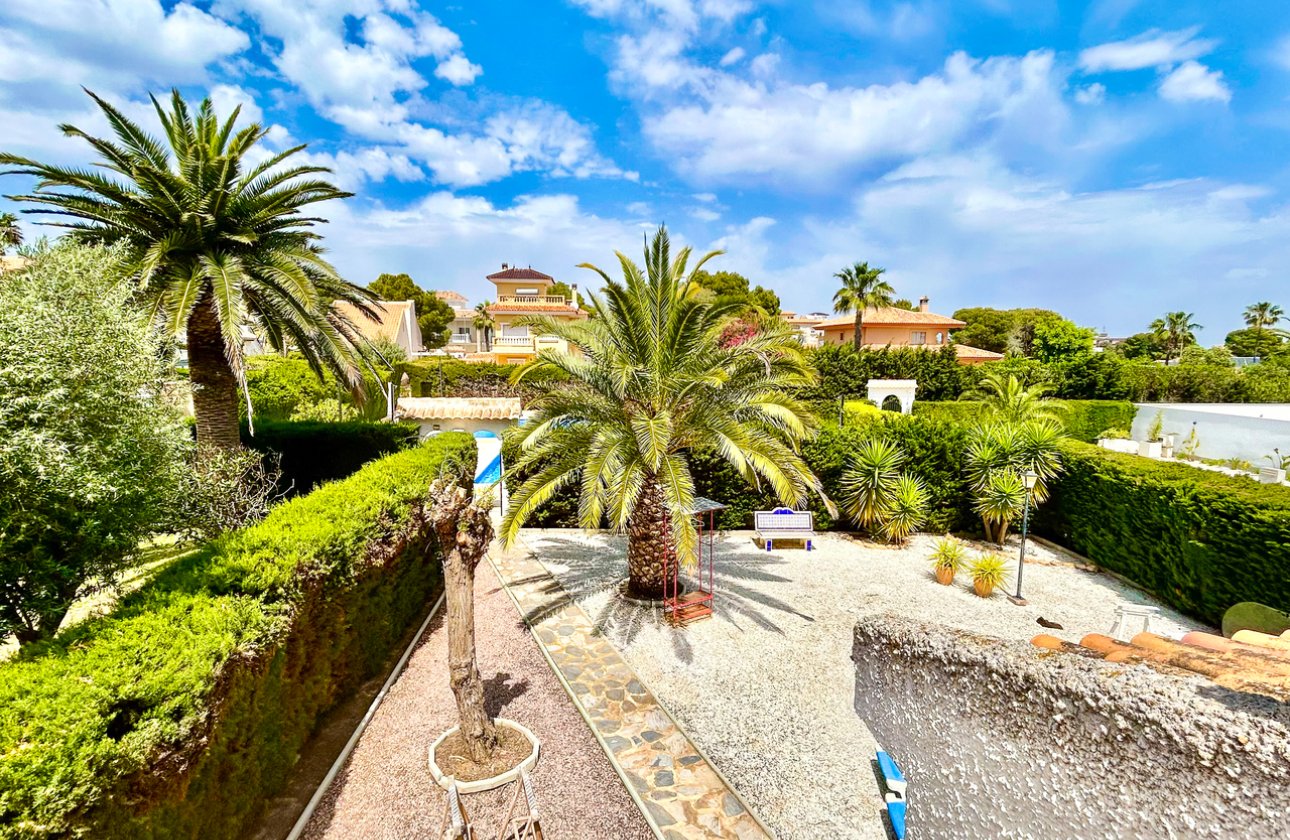 Herverkoop - Villa -
La Zenia - Costa Blanca
