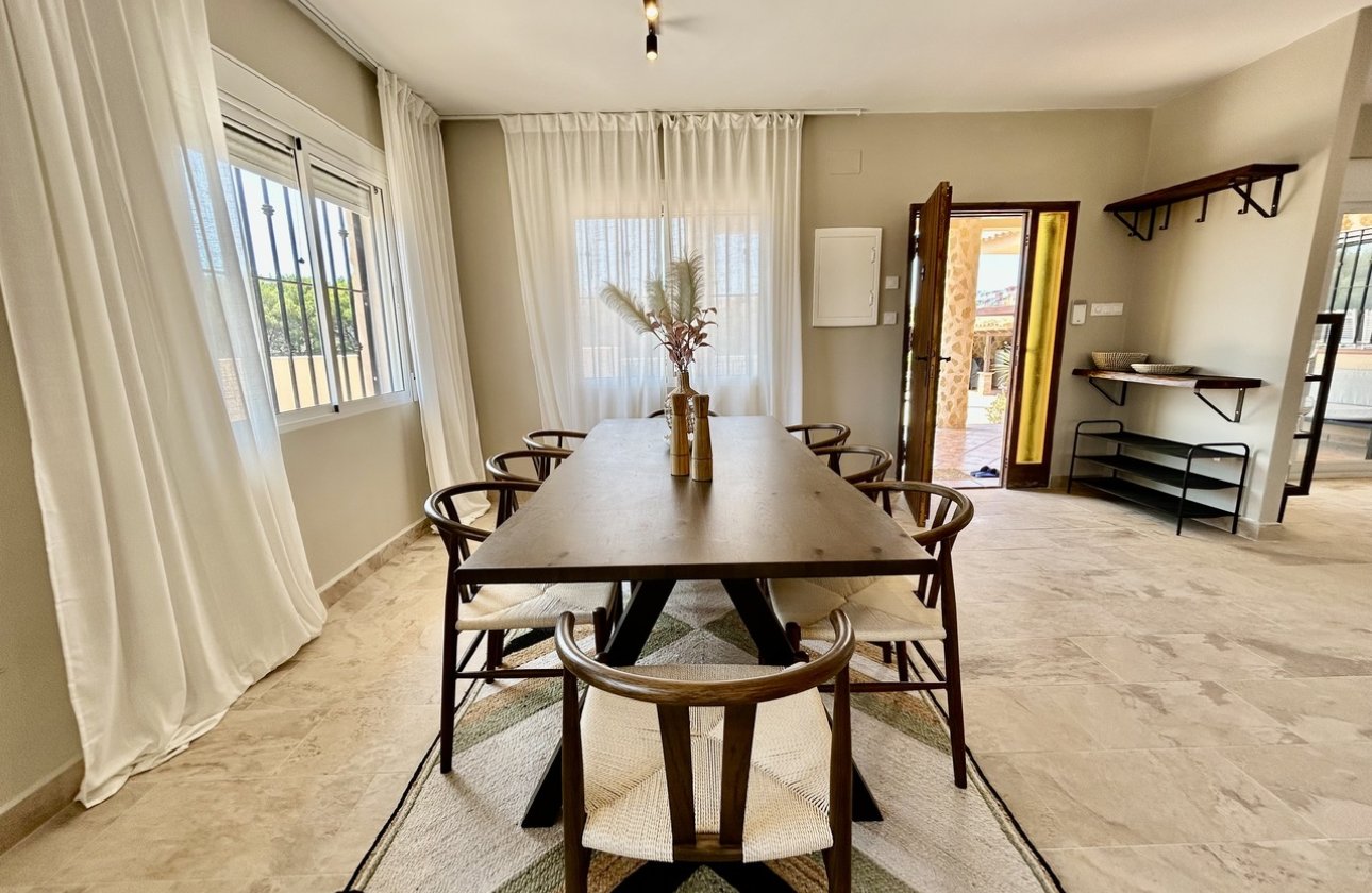 Herverkoop - Villa -
La Zenia - Costa Blanca