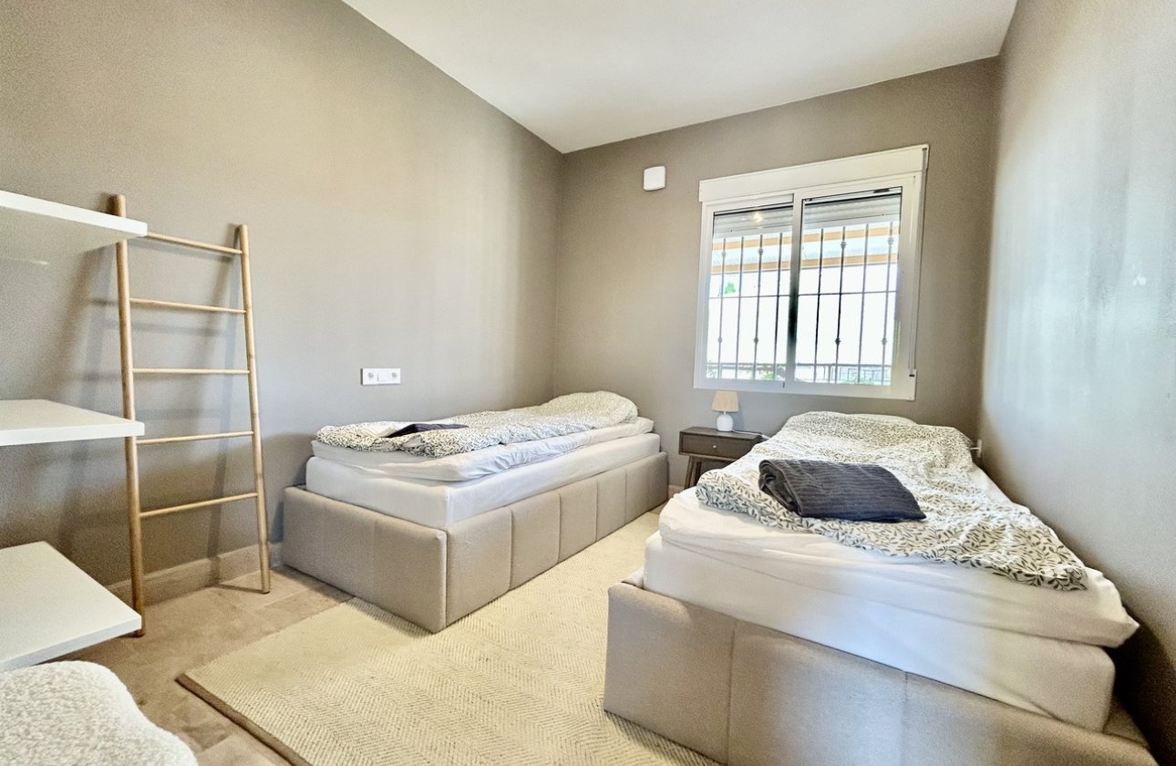 Herverkoop - Villa -
La Zenia - Costa Blanca