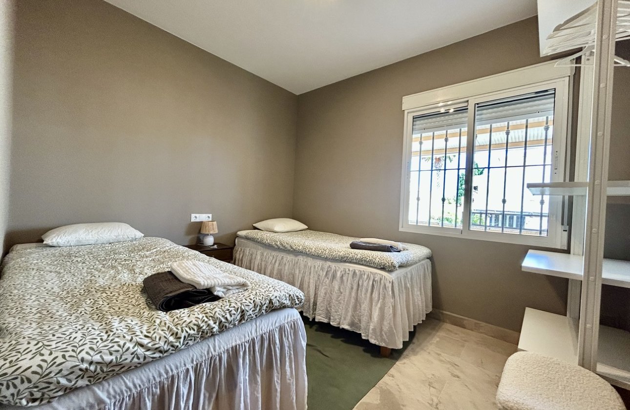 Herverkoop - Villa -
La Zenia - Costa Blanca
