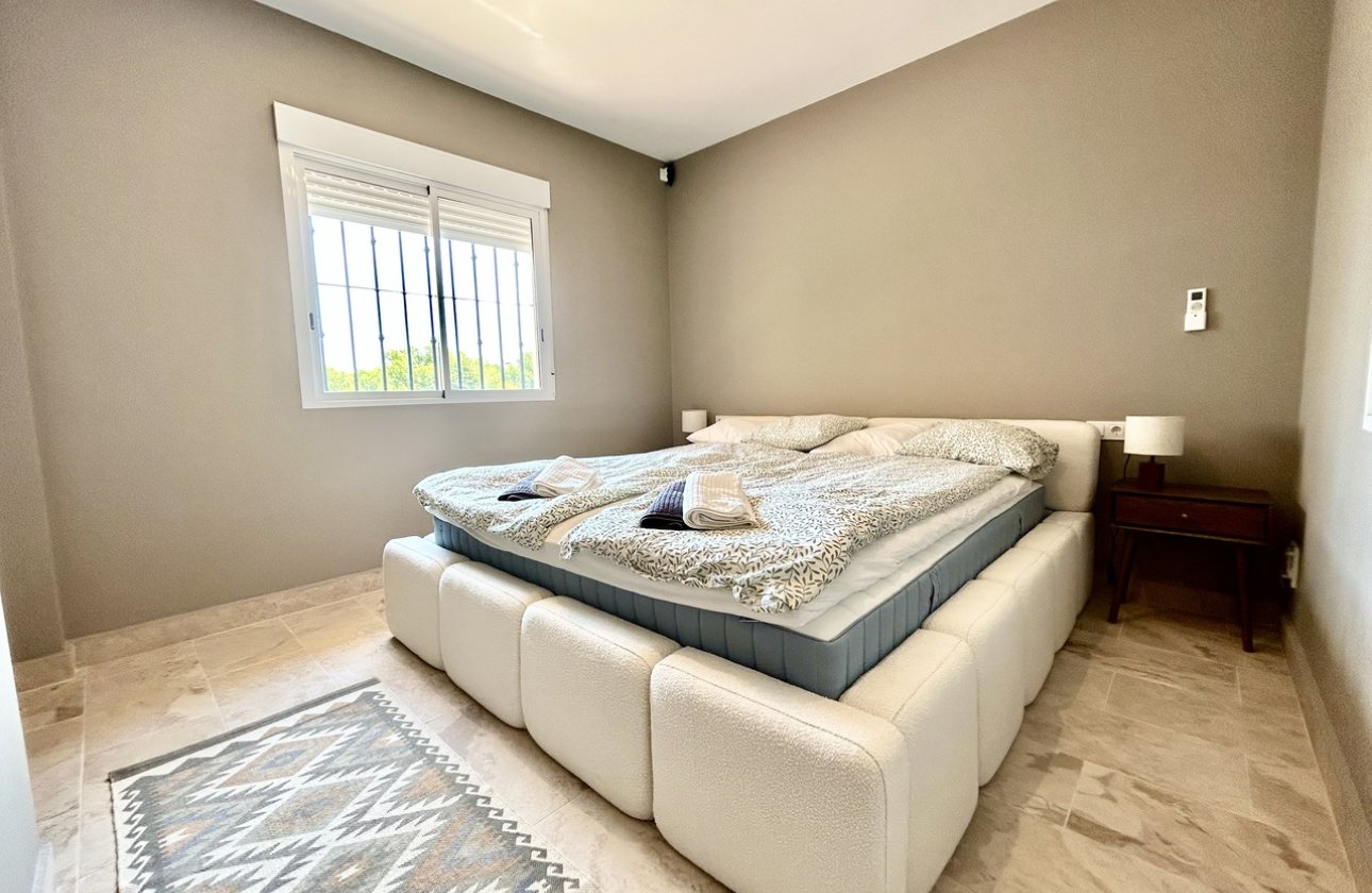 Herverkoop - Villa -
La Zenia - Costa Blanca