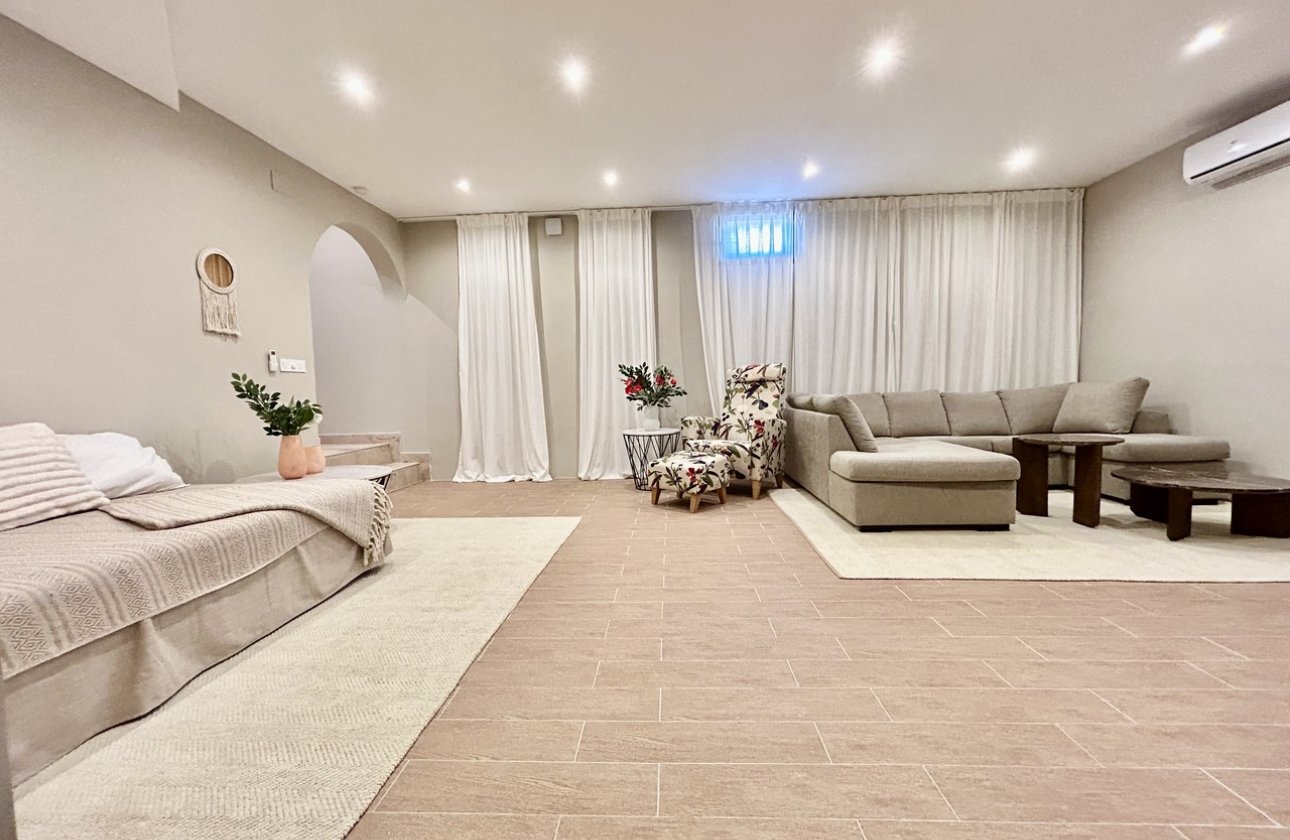Herverkoop - Villa -
La Zenia - Costa Blanca