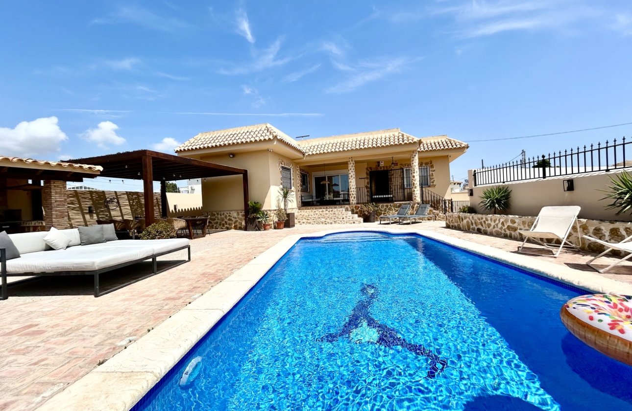 Herverkoop - Villa -
La Zenia - Costa Blanca