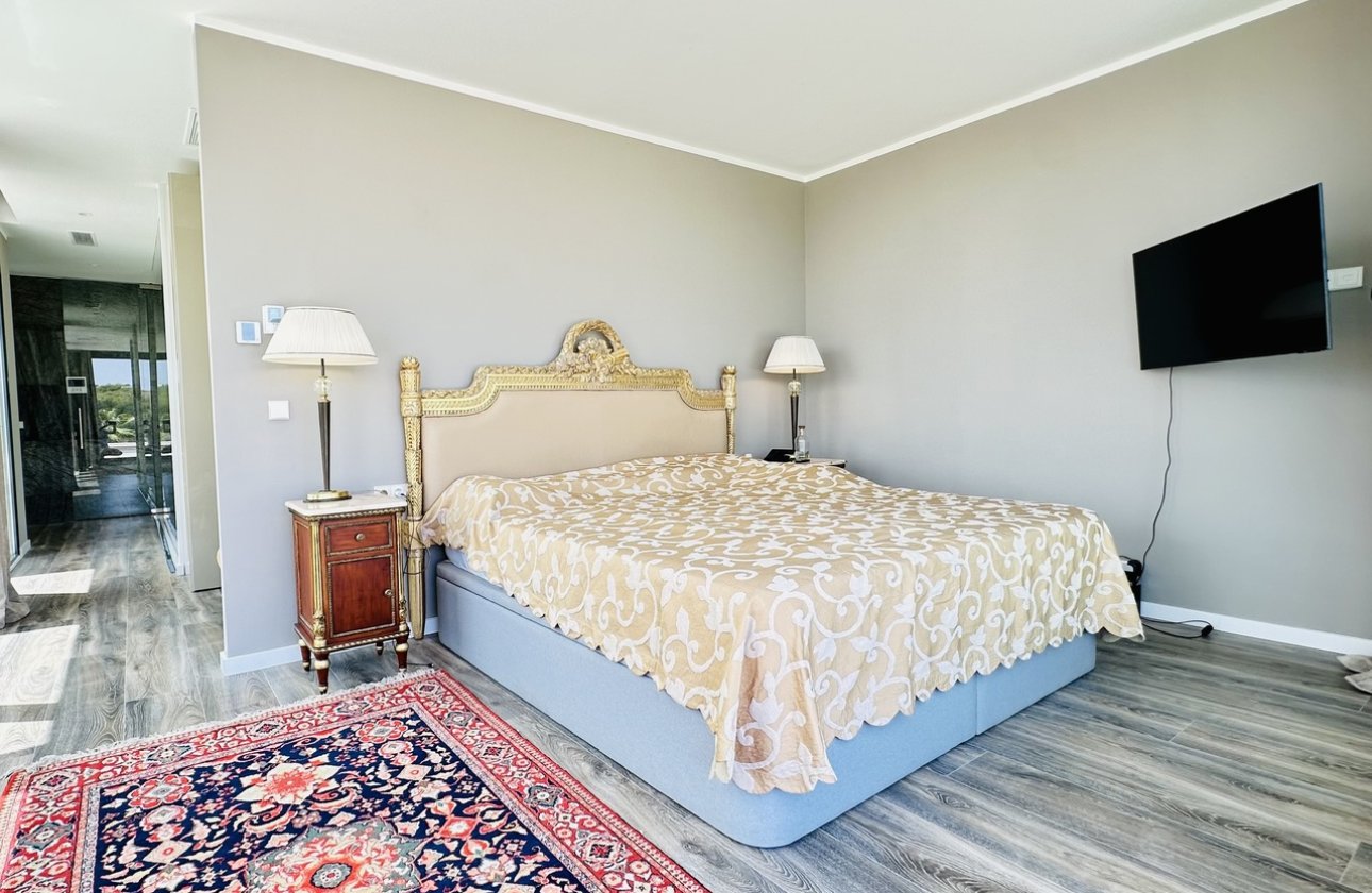 Herverkoop - Villa -
Las Colinas Golf - Costa Blanca