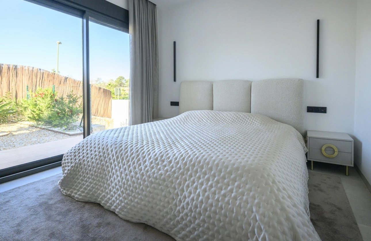 Herverkoop - Villa -
Las Colinas Golf - Costa Blanca