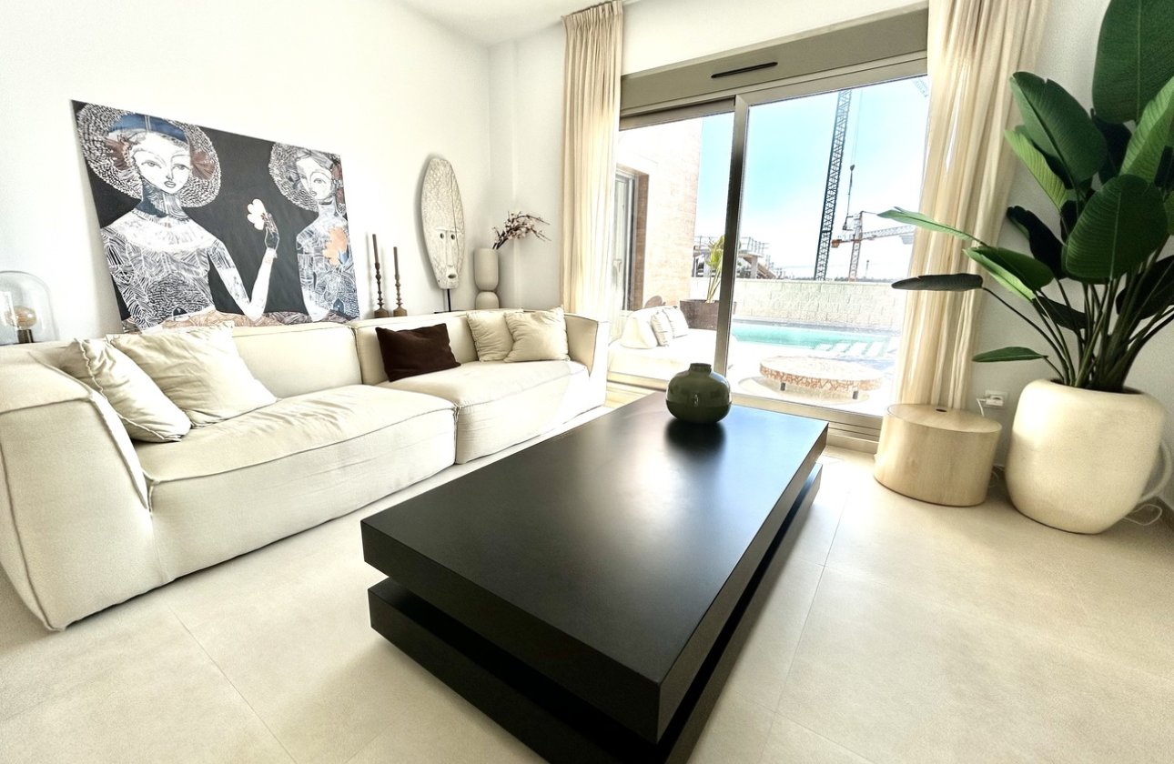 Herverkoop - Villa -
Las Filipinas - Inland
