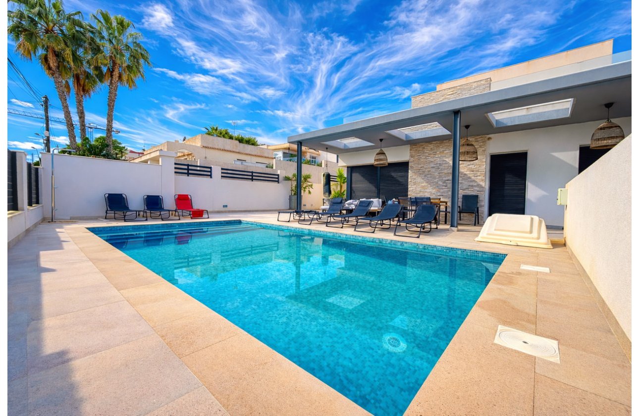 Herverkoop - Villa -
Los Balcones - Costa Blanca