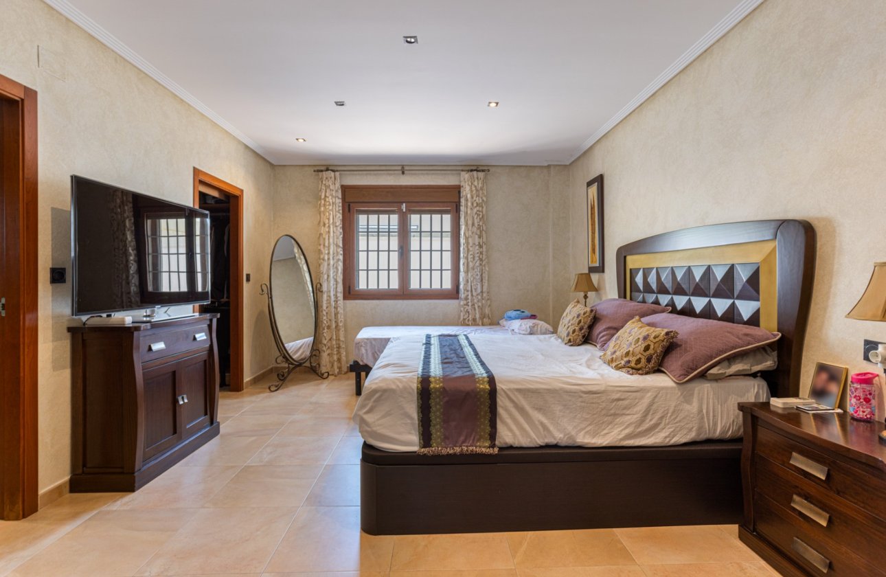 Herverkoop - Villa -
Los Montesinos - Costa Blanca