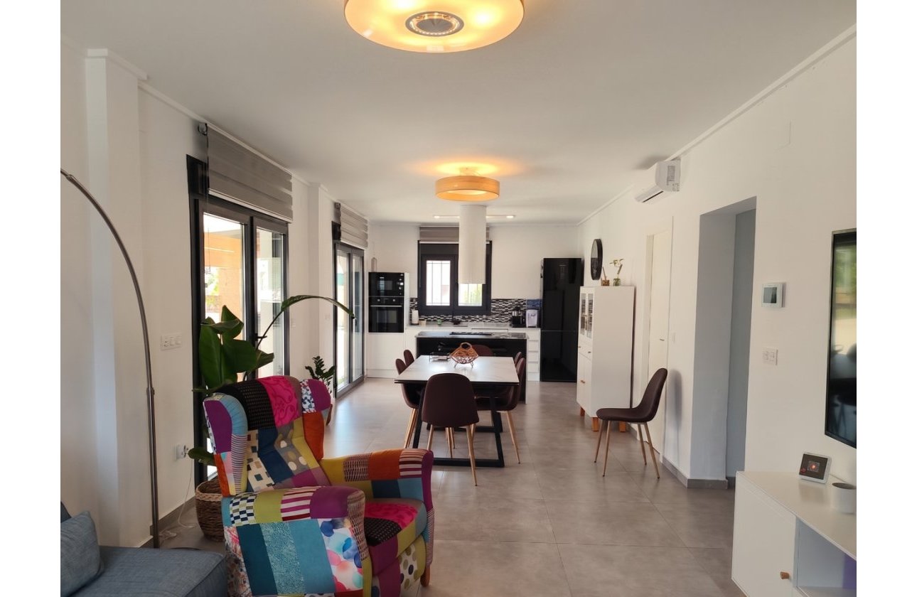 Herverkoop - Villa -
Los Montesinos - Costa Blanca