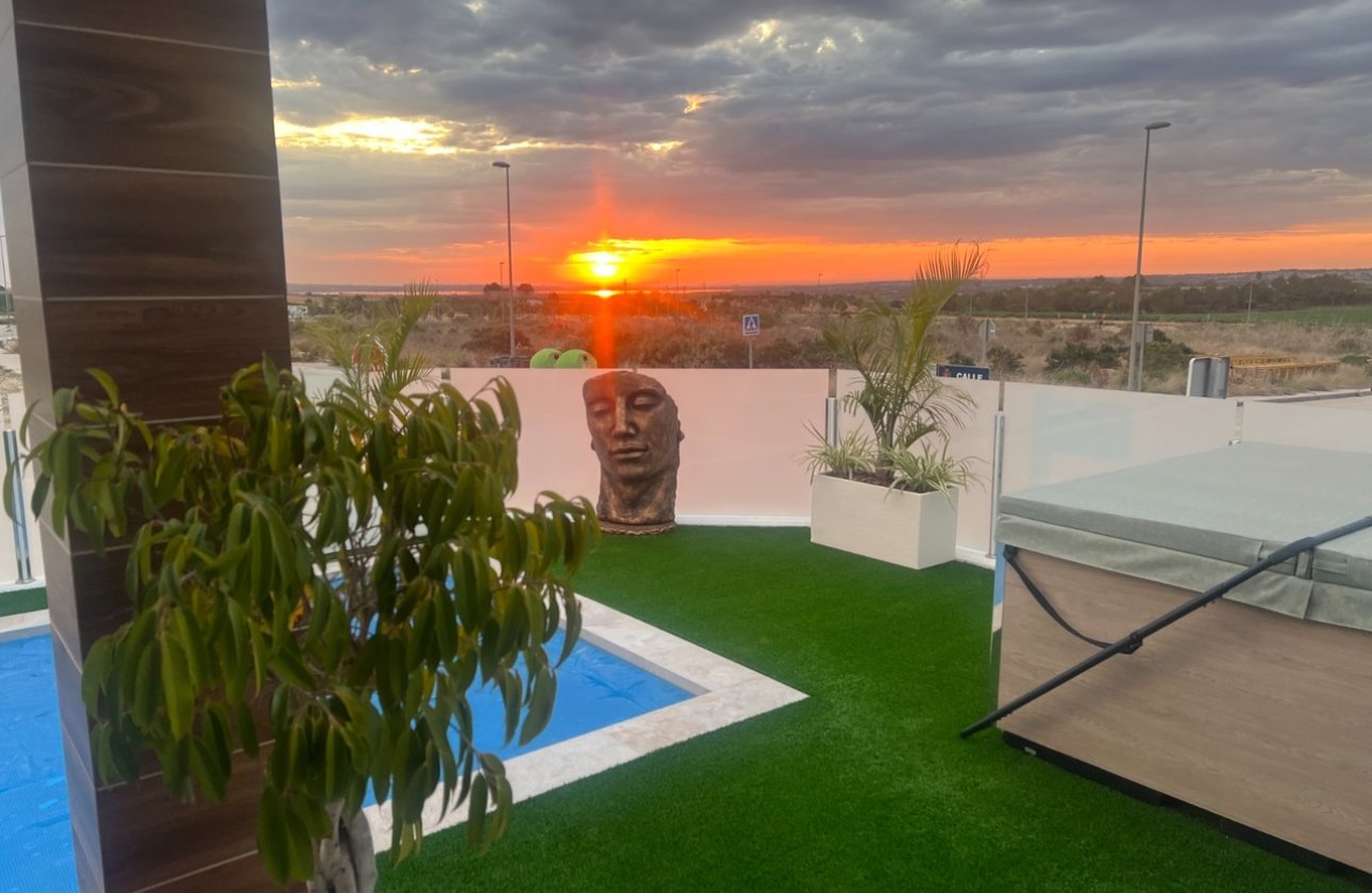 Herverkoop - Villa -
Los Montesinos - Costa Blanca