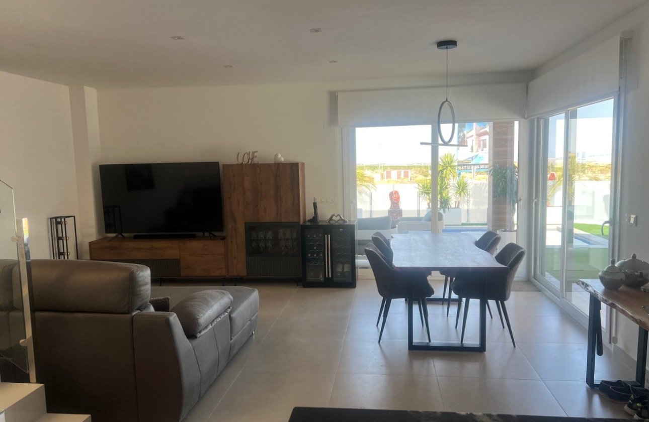 Herverkoop - Villa -
Los Montesinos - Costa Blanca