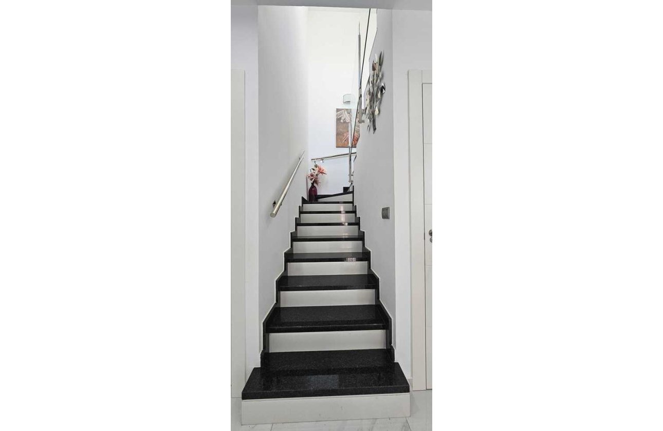 Herverkoop - Villa -
Los Montesinos - Costa Blanca