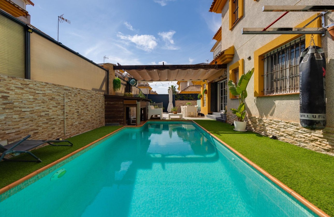 Herverkoop - Villa -
Los Montesinos - La Herrada