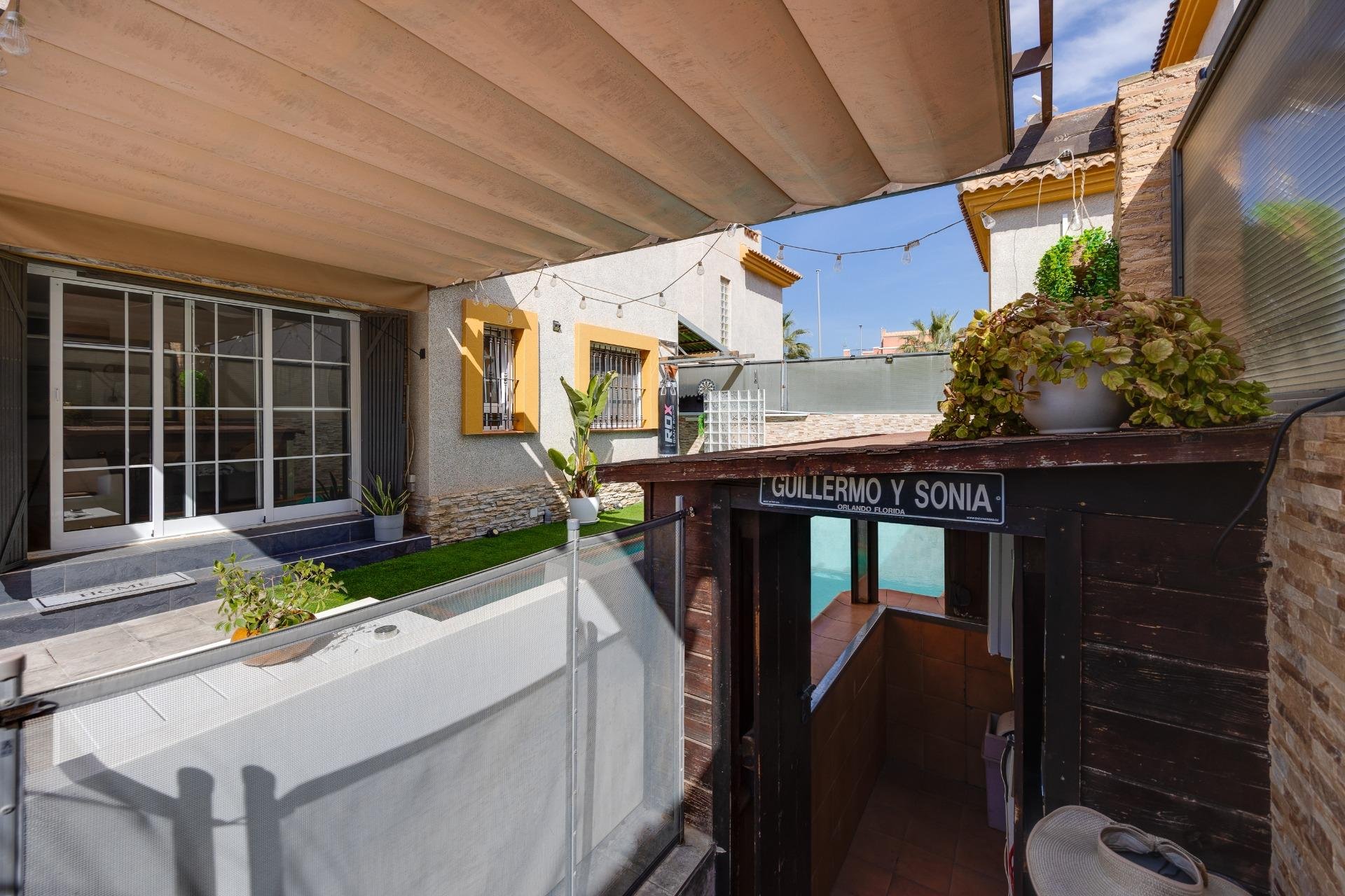 Herverkoop - Villa -
Los Montesinos - La Herrada