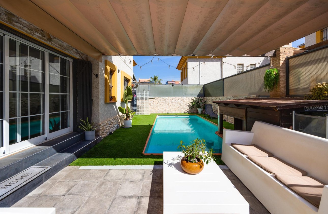 Herverkoop - Villa -
Los Montesinos - La Herrada