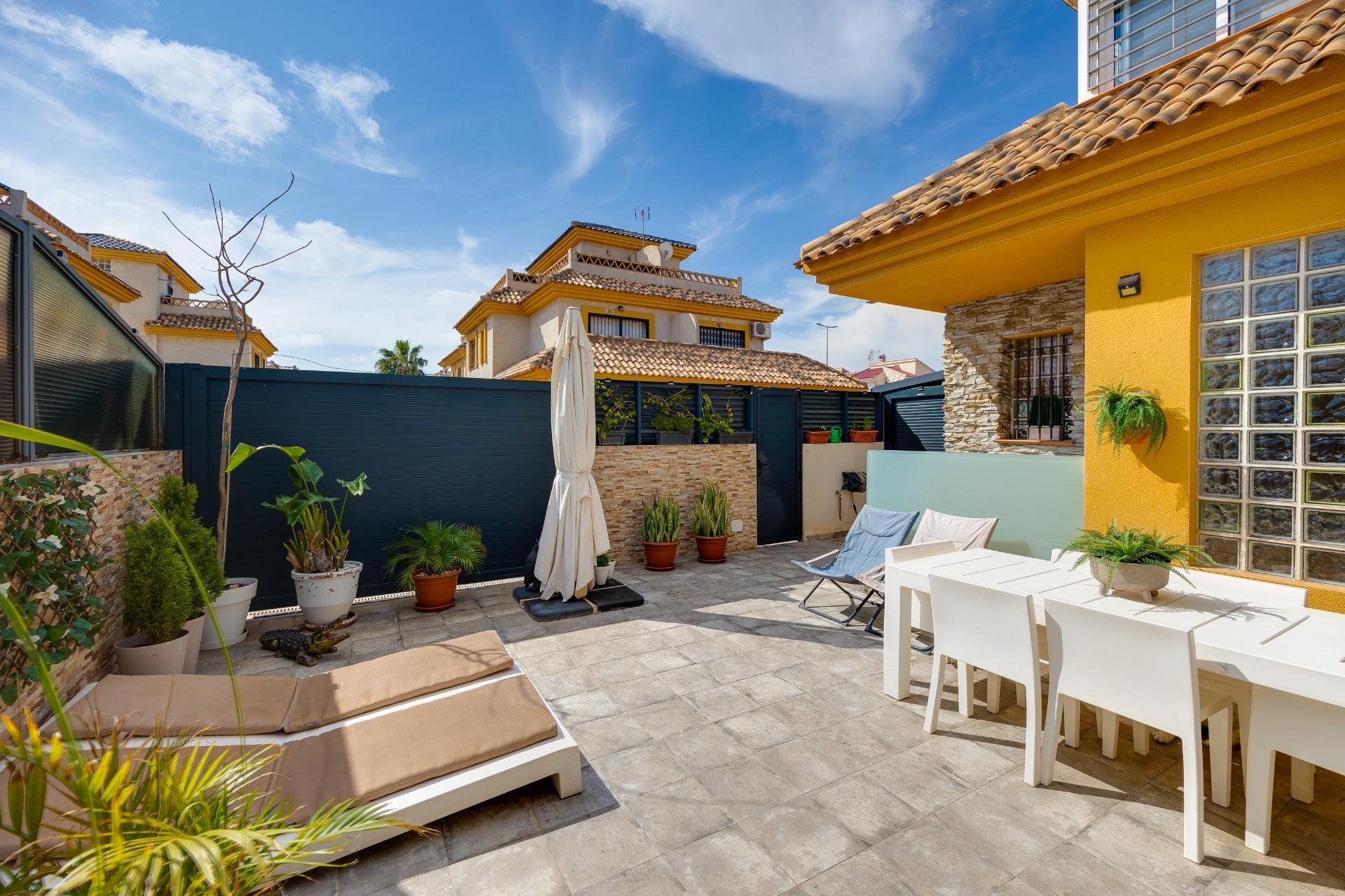 Herverkoop - Villa -
Los Montesinos - La Herrada