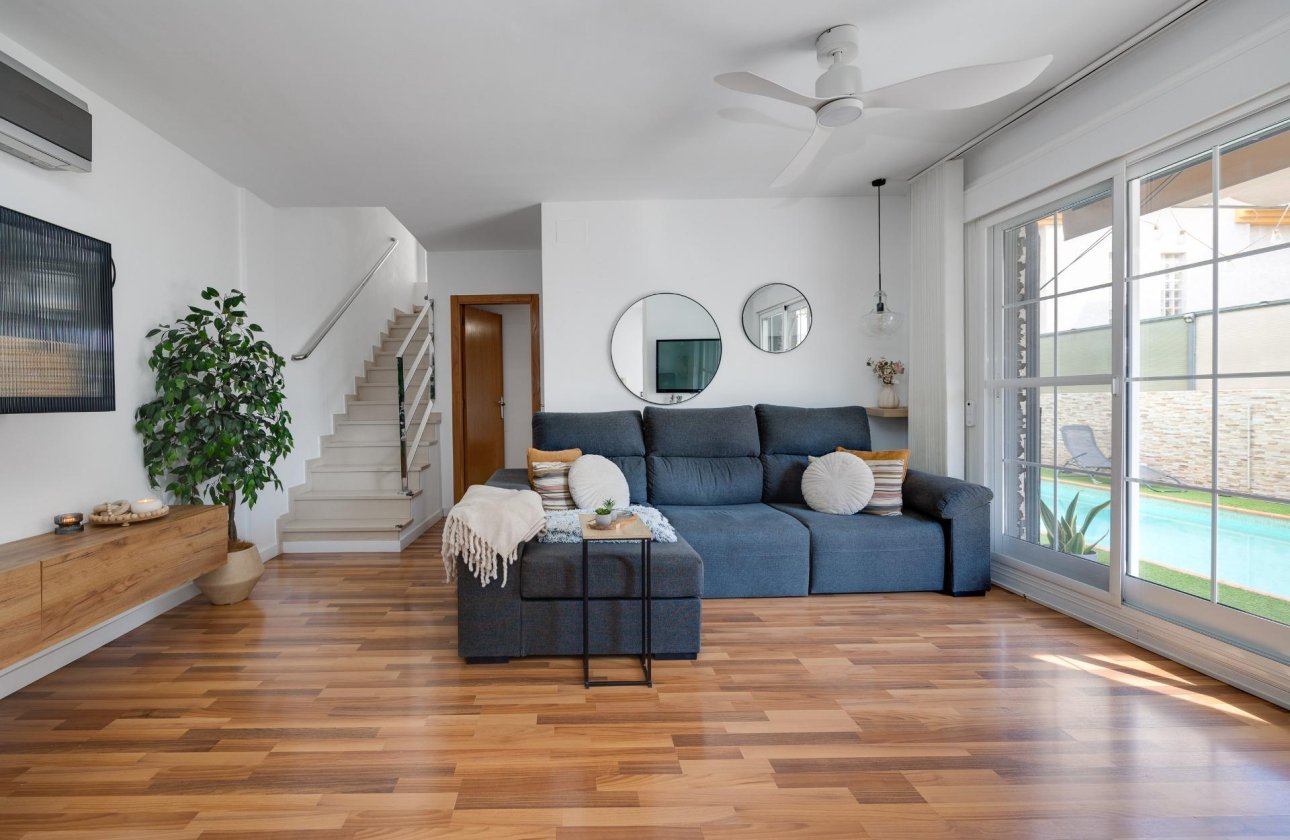 Herverkoop - Villa -
Los Montesinos - La Herrada