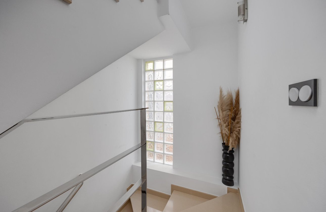 Herverkoop - Villa -
Los Montesinos - La Herrada