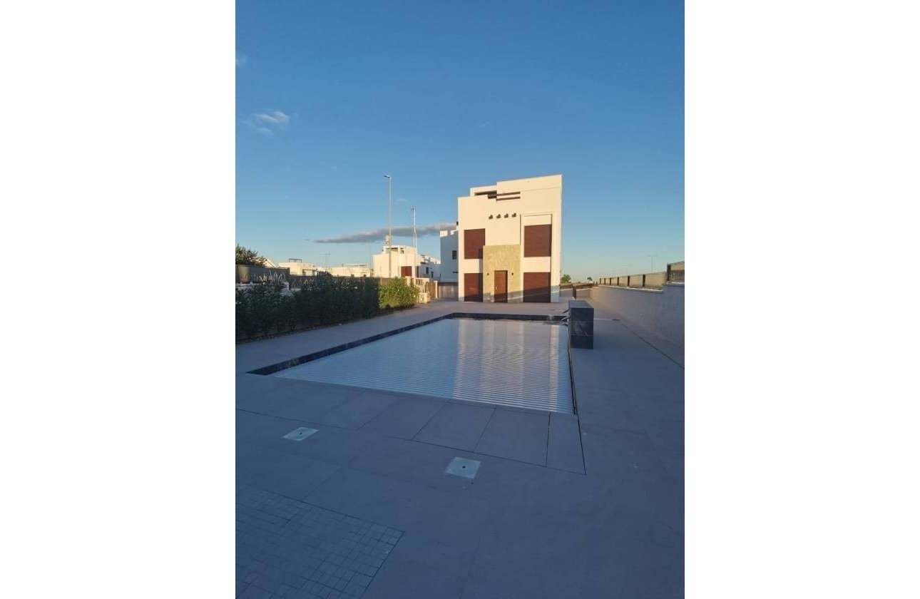 Herverkoop - Villa -
Los Montesinos