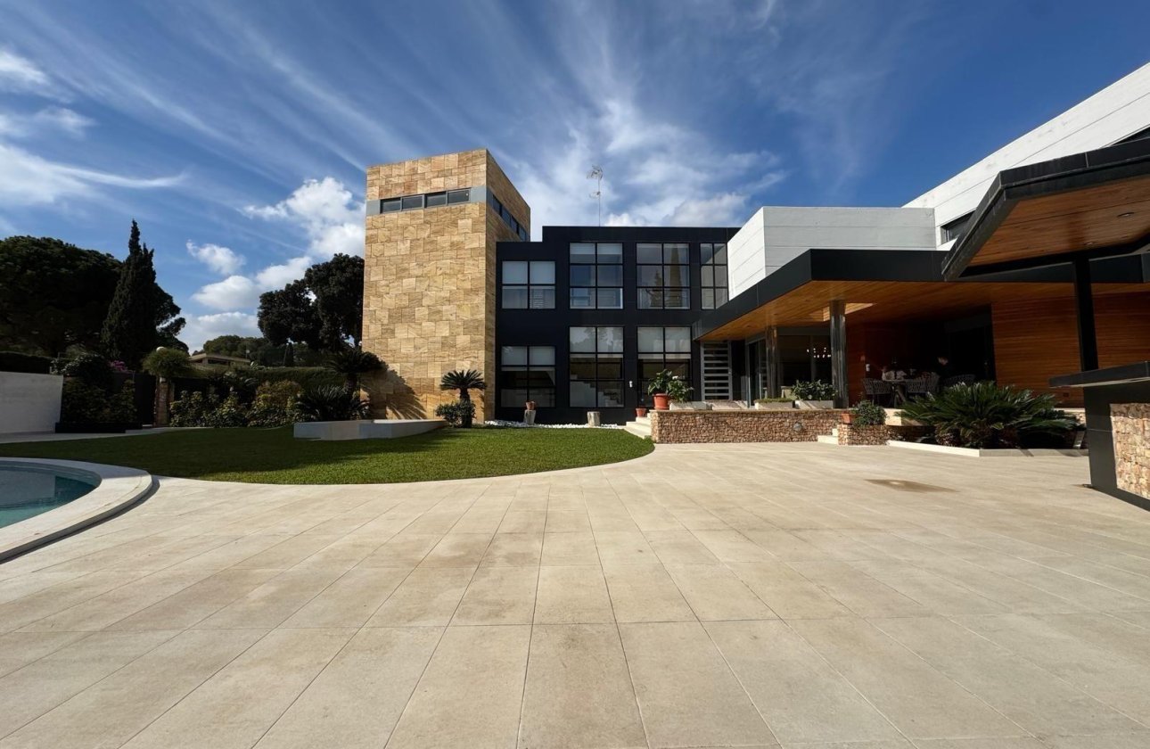 Herverkoop - Villa -
Orihuela Costa - Altos De Campoamor