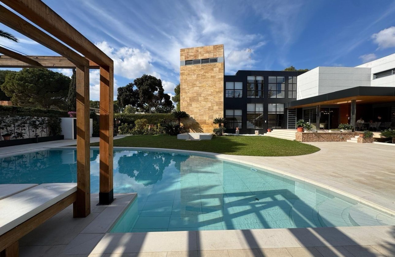 Herverkoop - Villa -
Orihuela Costa - Altos De Campoamor