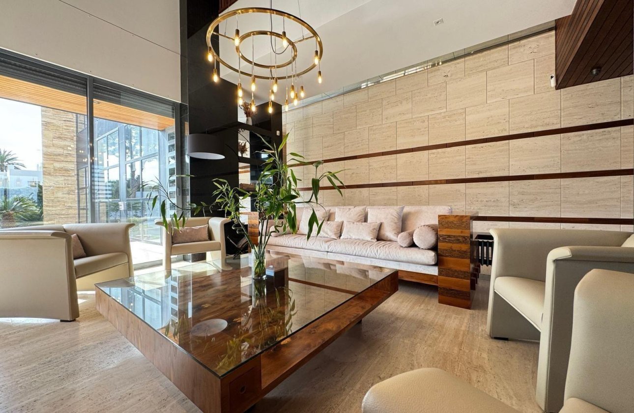 Herverkoop - Villa -
Orihuela Costa - Altos De Campoamor