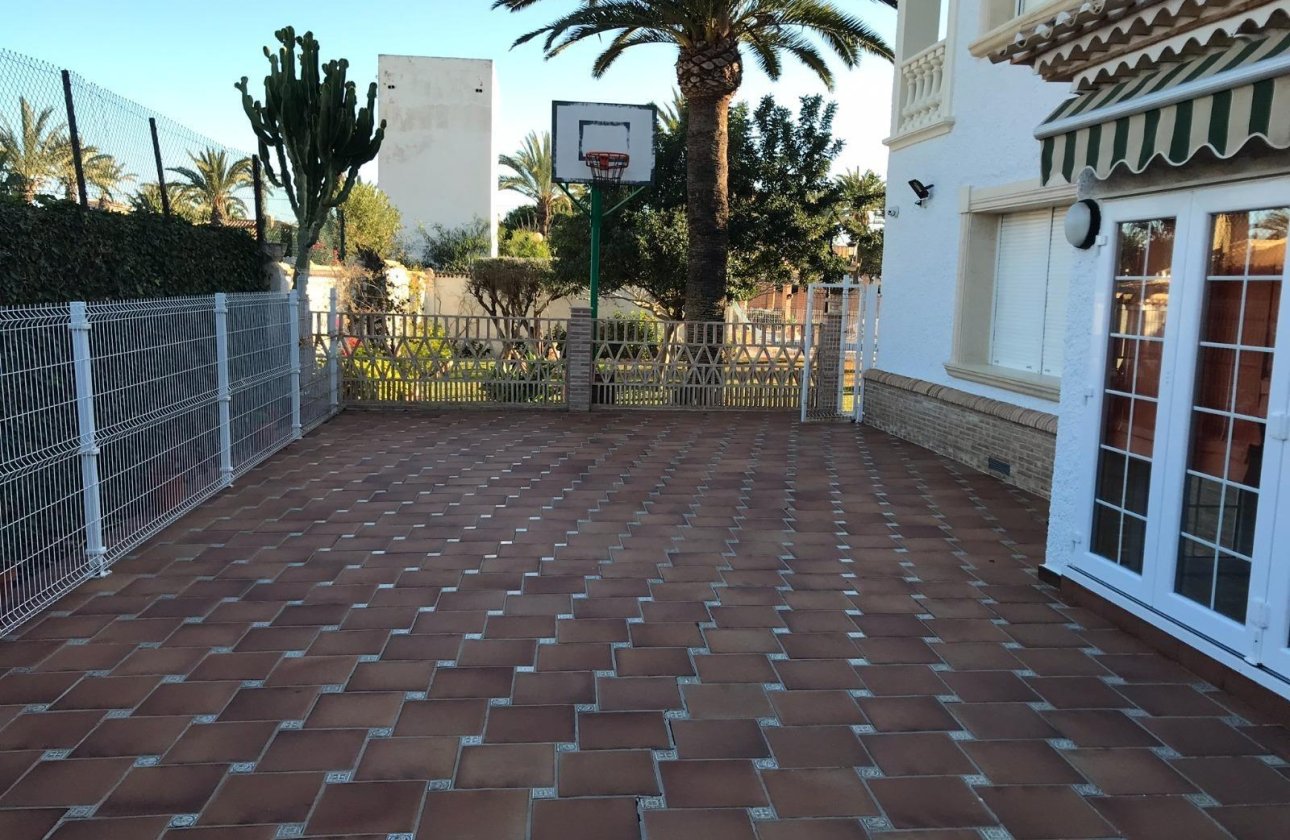 Herverkoop - Villa -
Orihuela Costa - Cabo Roig