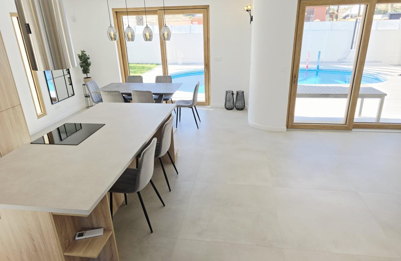 Herverkoop - Villa -
Orihuela Costa - Cabo Roig