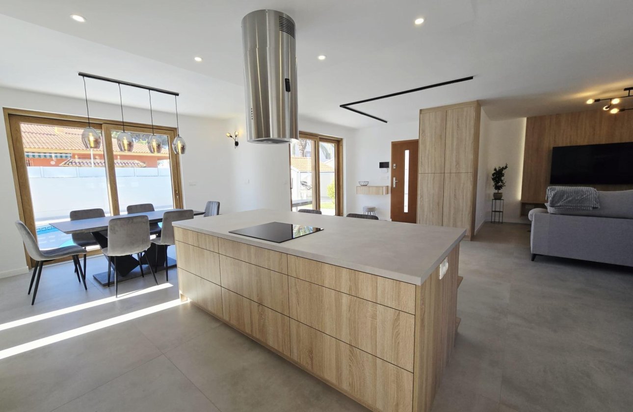 Herverkoop - Villa -
Orihuela Costa - Cabo Roig