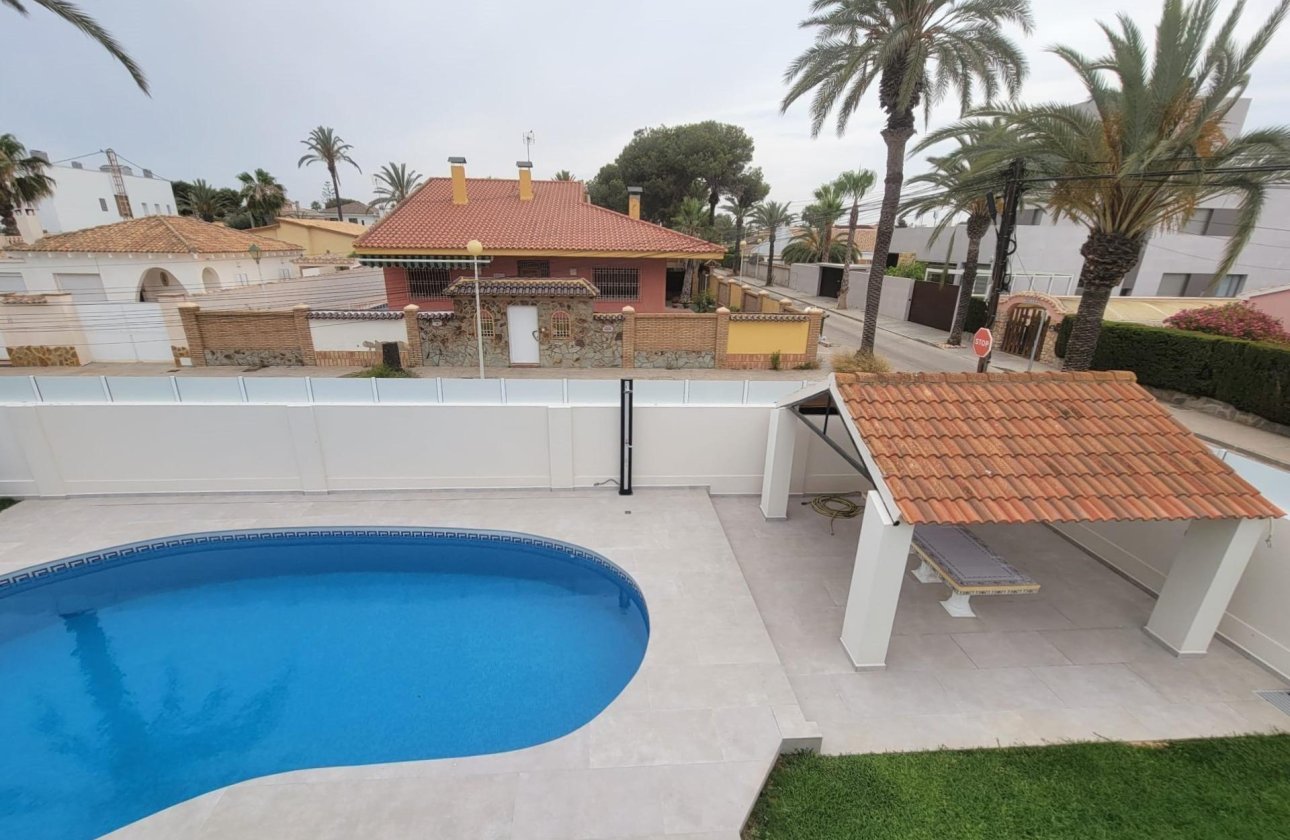 Herverkoop - Villa -
Orihuela Costa - Cabo Roig