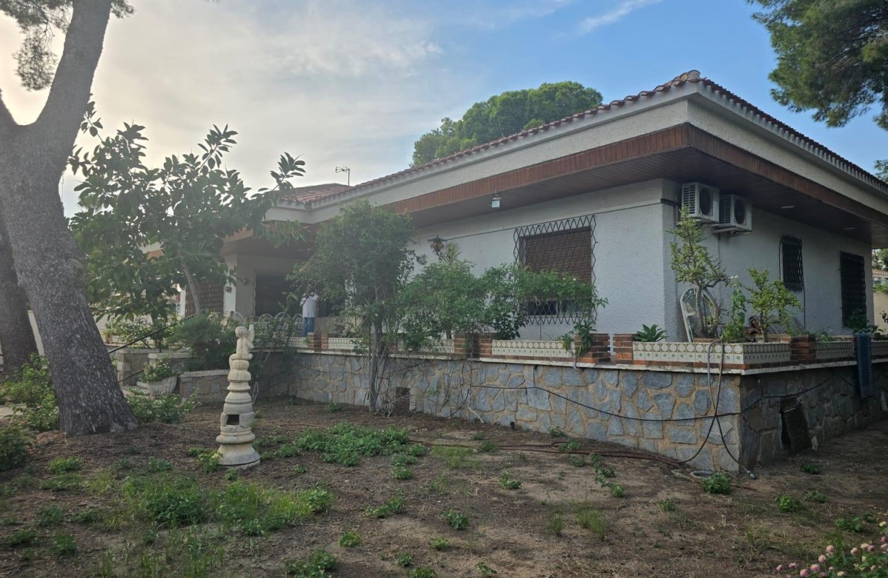 Herverkoop - Villa -
Orihuela Costa - Campoamor