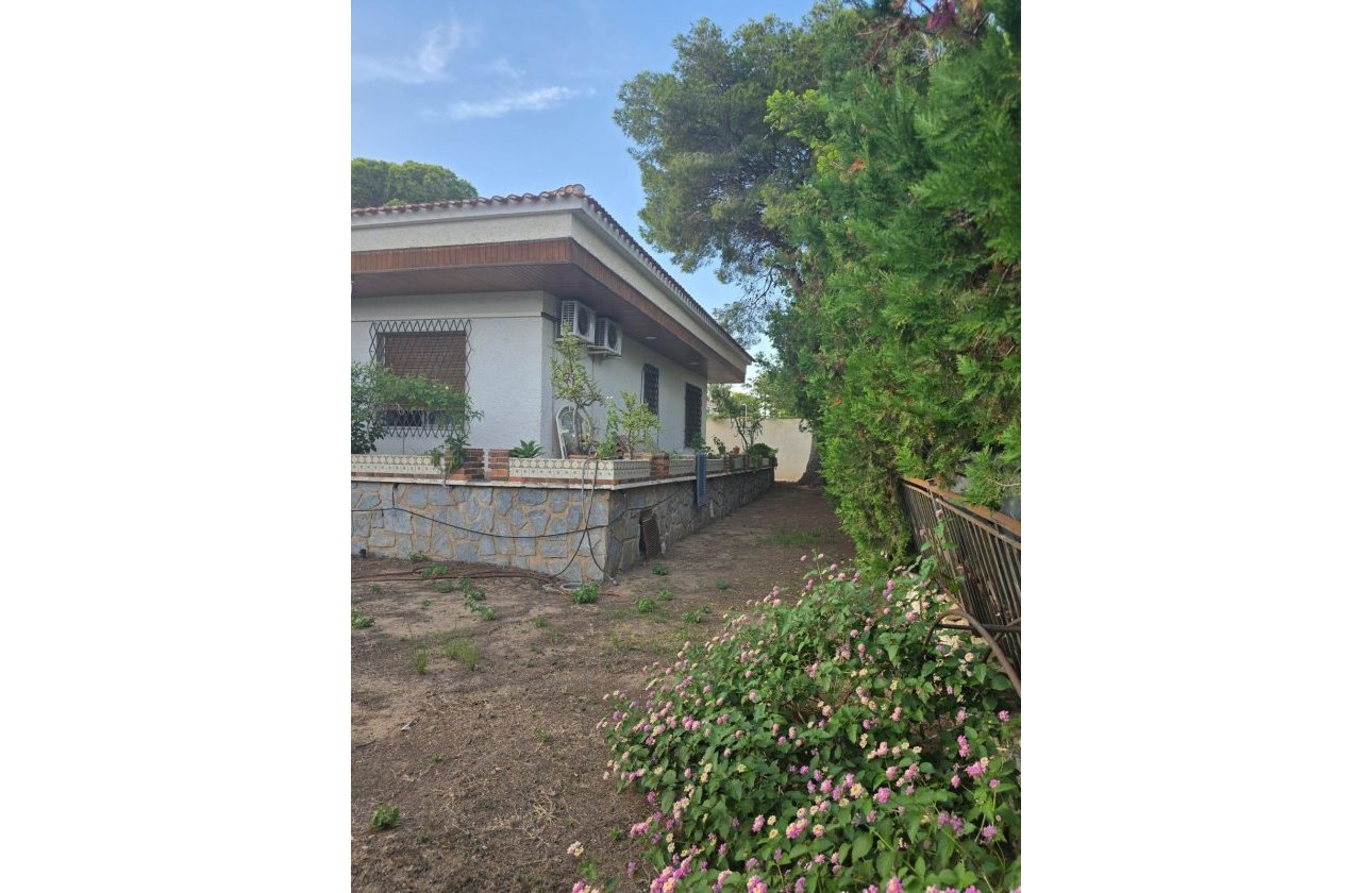 Herverkoop - Villa -
Orihuela Costa - Campoamor