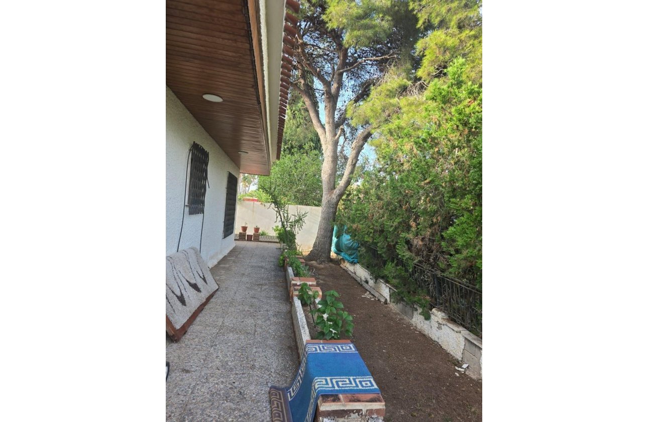 Herverkoop - Villa -
Orihuela Costa - Campoamor