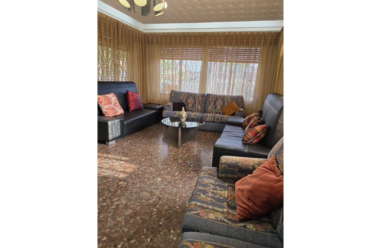 Herverkoop - Villa -
Orihuela Costa - Campoamor