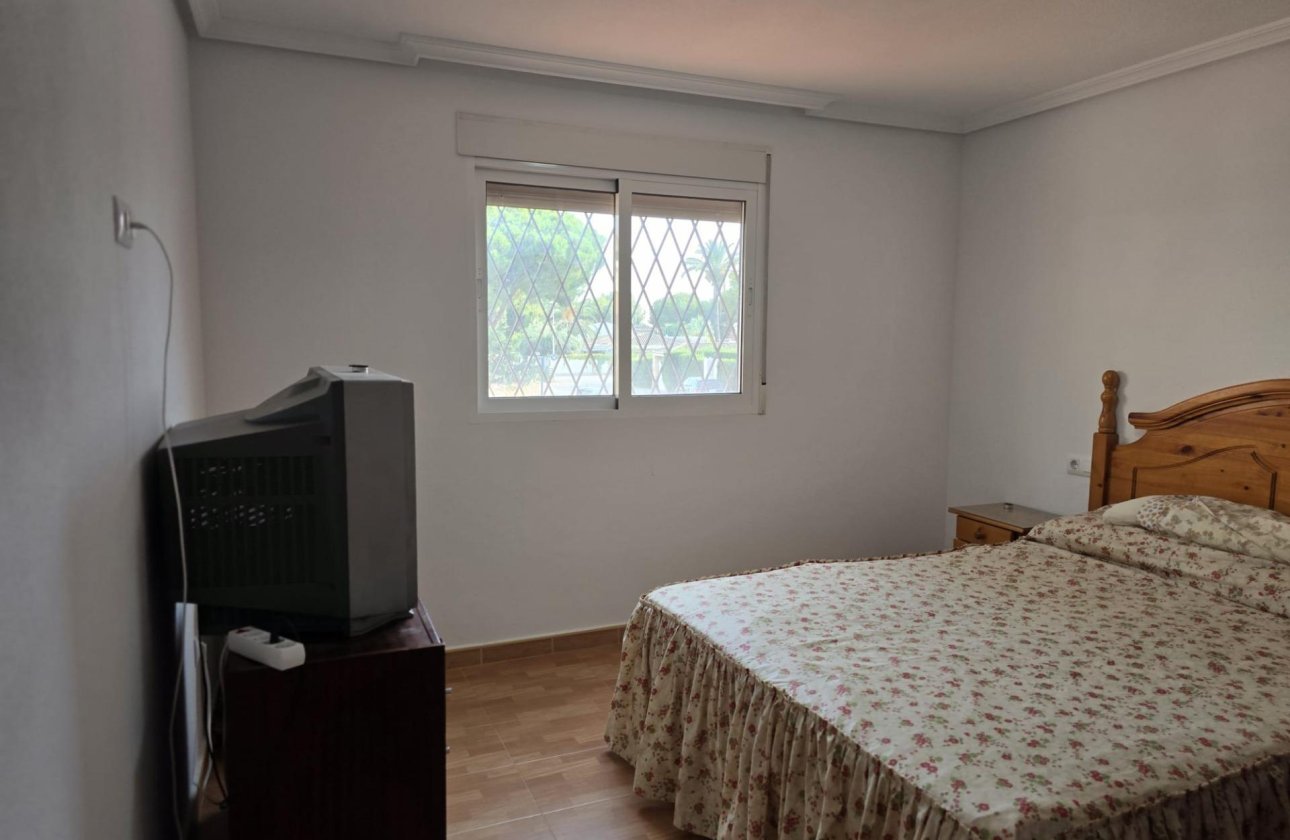 Herverkoop - Villa -
Orihuela Costa - Campoamor