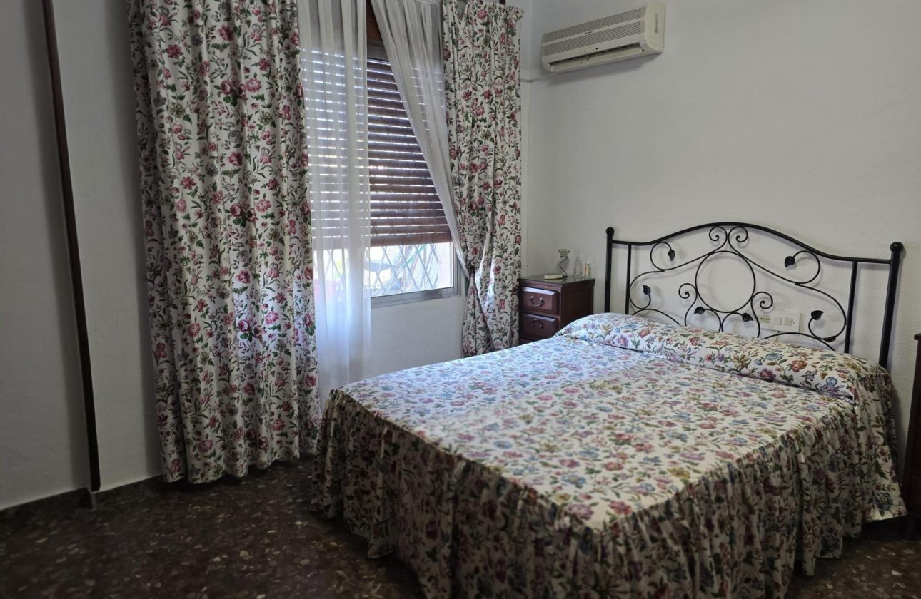 Herverkoop - Villa -
Orihuela Costa - Campoamor